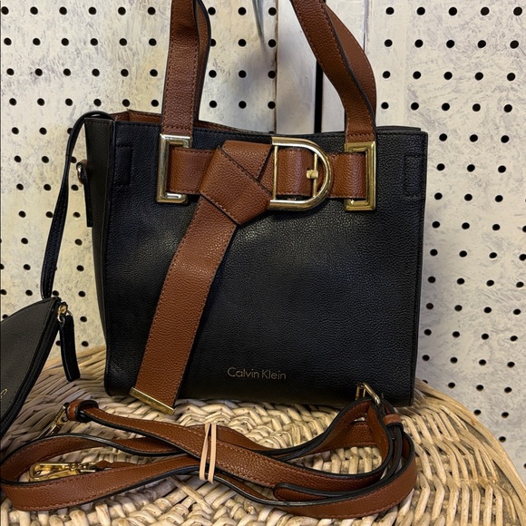 Calvin Klein - Picture 2 of 10